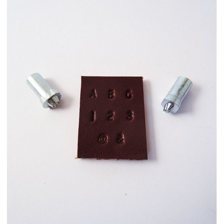 Alfabeto de ⅛ con números y símbolos 8137